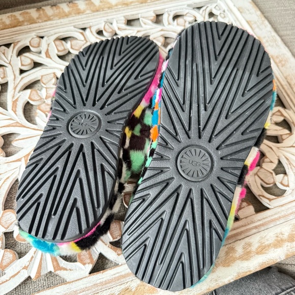 UGG Fuzzy Slippers Shoes Slides Women’s 8 - Picture 6 of 9